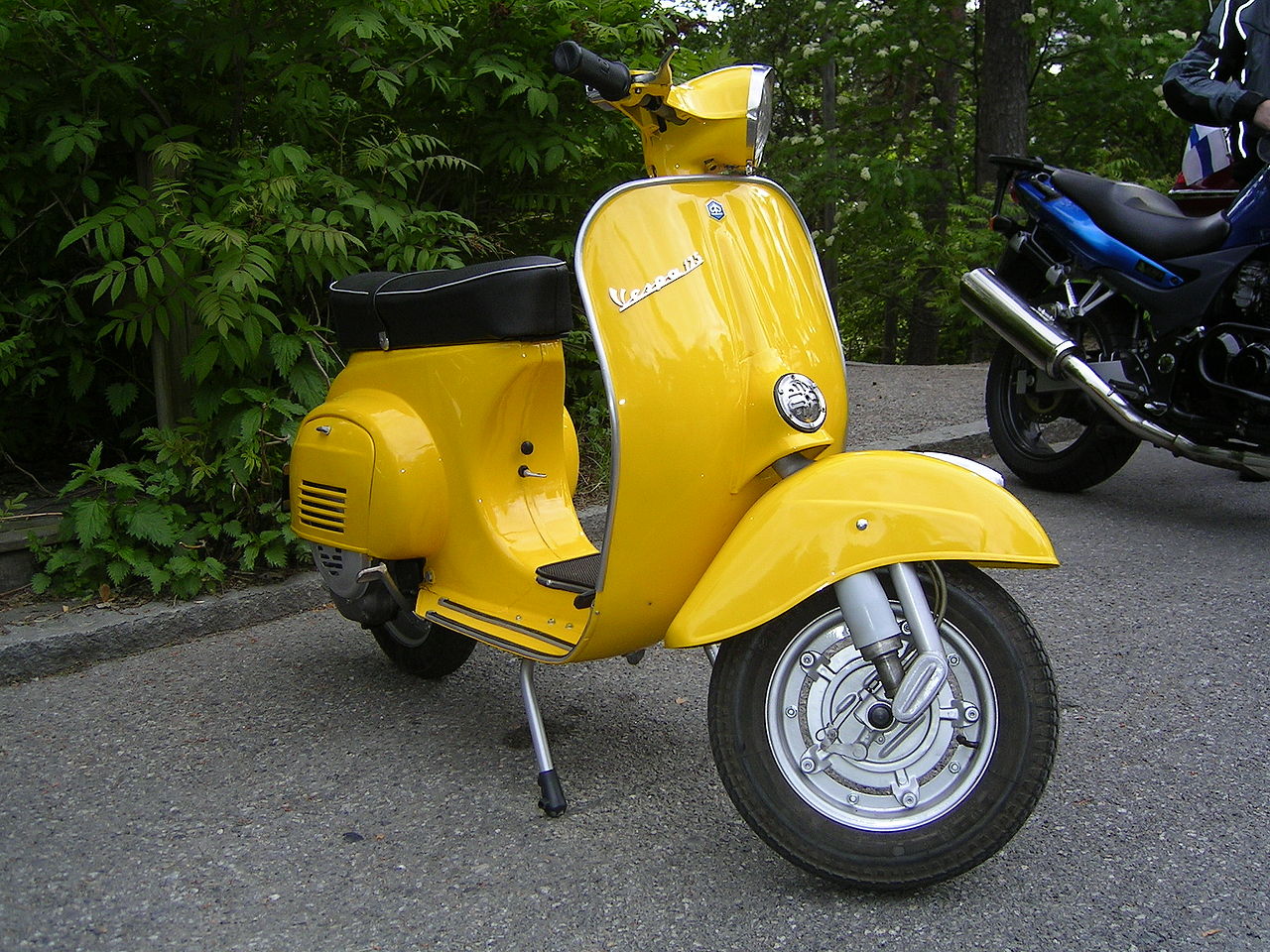 Thuê Vespa Sprint S 2022 màu Xanh pastel tại Trung tâm Yên Bái, Yên Bái